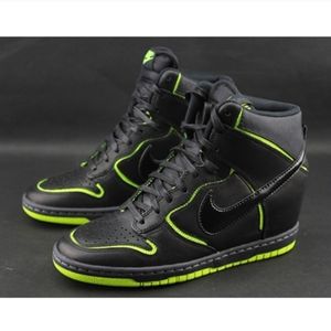 Size 6 Nike Dunk Sneakers